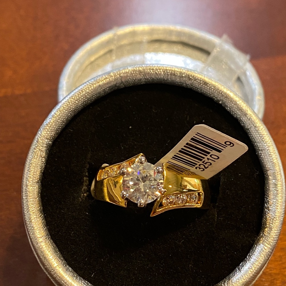 Fashion ring